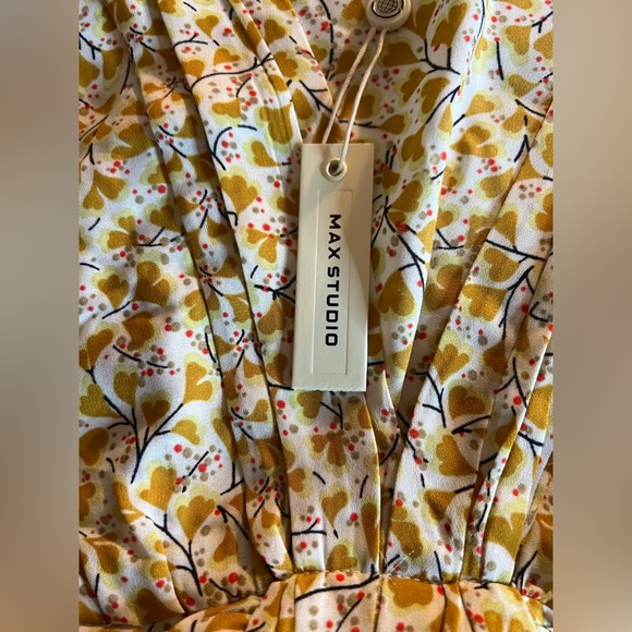 NWT Max Studio MUST HAVE! Fitted to accentuate curves, and very flattering. - Picture 7 of 9